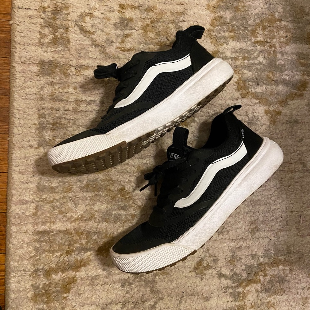Black/white ultracush Vans